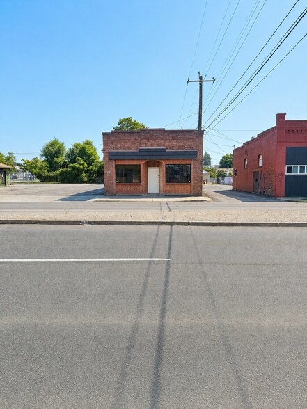 2166 N Hamilton St, Spokane, WA for lease - Building Photo - Image 1 of 3