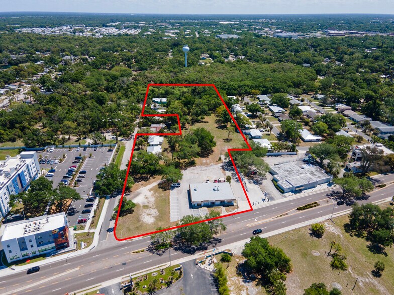 9-PARCEL COMMERCIAL ASSEMBLAGE 4.8± ACRE portefeuille de 1 propriétés à vendre sur LoopNet.ca - Photo du bâtiment - Image 3 de 4