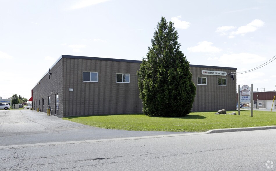 663 Colby Dr, Waterloo, ON for sale - Primary Photo - Image 1 of 1