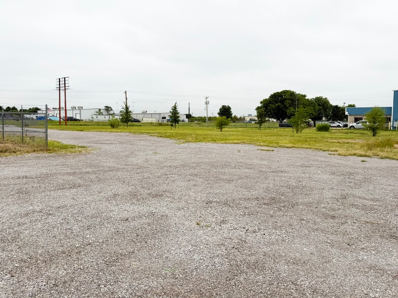 11305 S I-44 Service Rd, Oklahoma City, OK for lease - Building Photo - Image 2 of 7