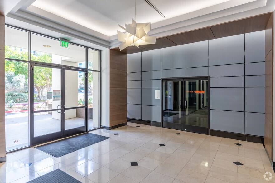 4180 La Jolla Village Dr, La Jolla, CA à louer - Hall d’entrée - Image 3 de 18