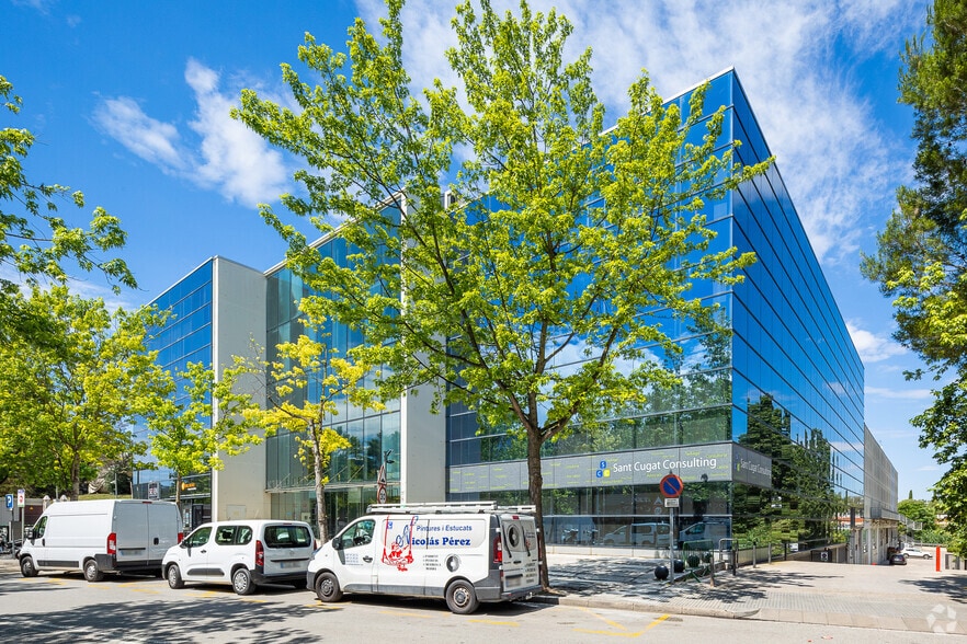 Avinguda de les Corts Catalanes, 8, Sant Cugat del Vallès, Barcelona for sale - Primary Photo - Image 1 of 2