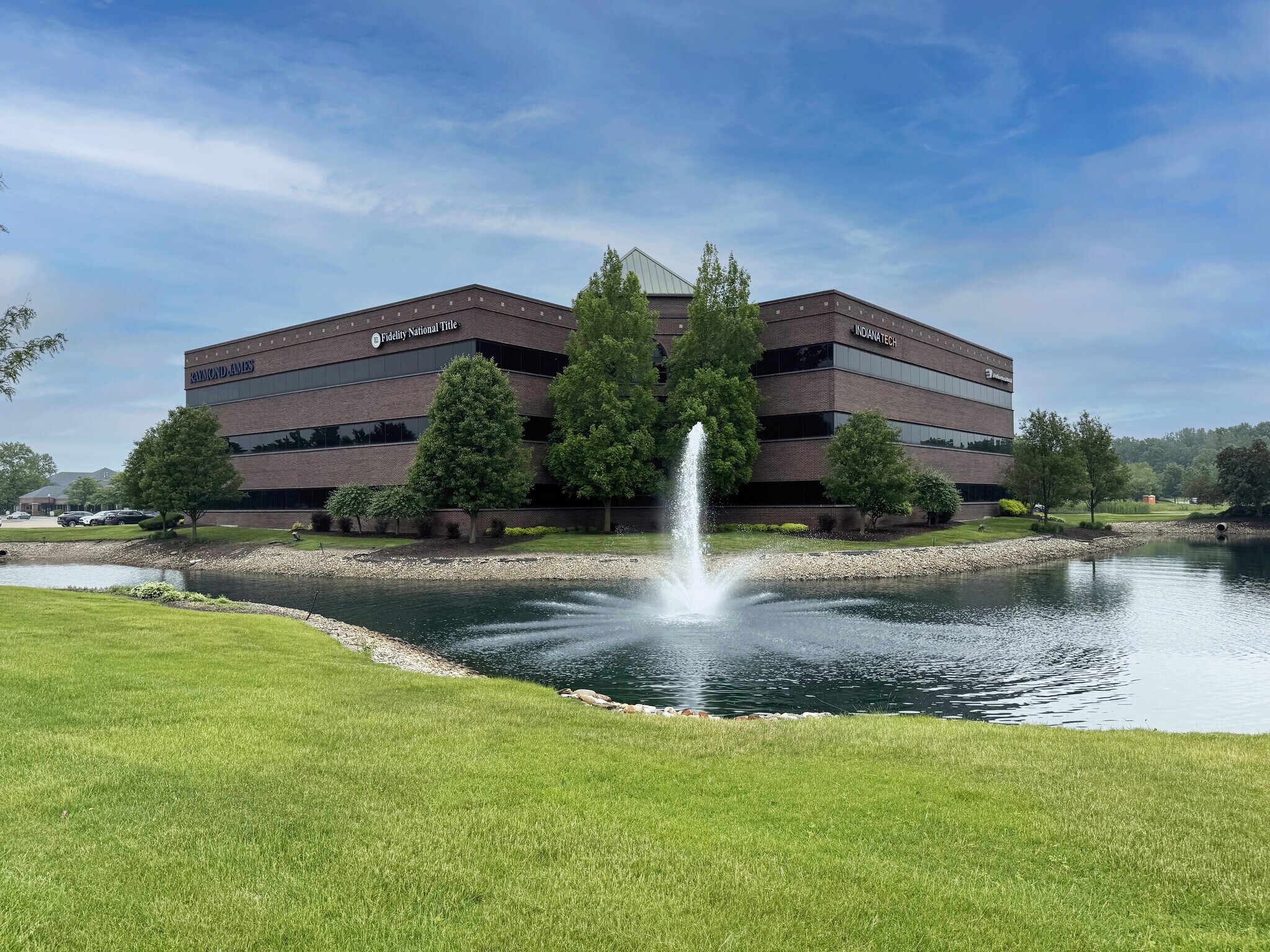 4215 Edison Lakes Pky, Mishawaka, IN for lease Building Photo- Image 1 of 2