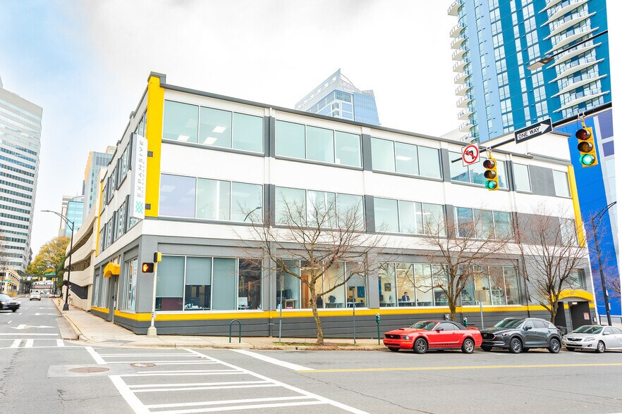 227 W 4th St, Charlotte, NC à louer - Photo principale - Image 1 de 18