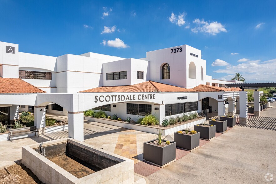7373 N Scottsdale Rd, Scottsdale, AZ à louer - Photo du bâtiment - Image 2 de 8