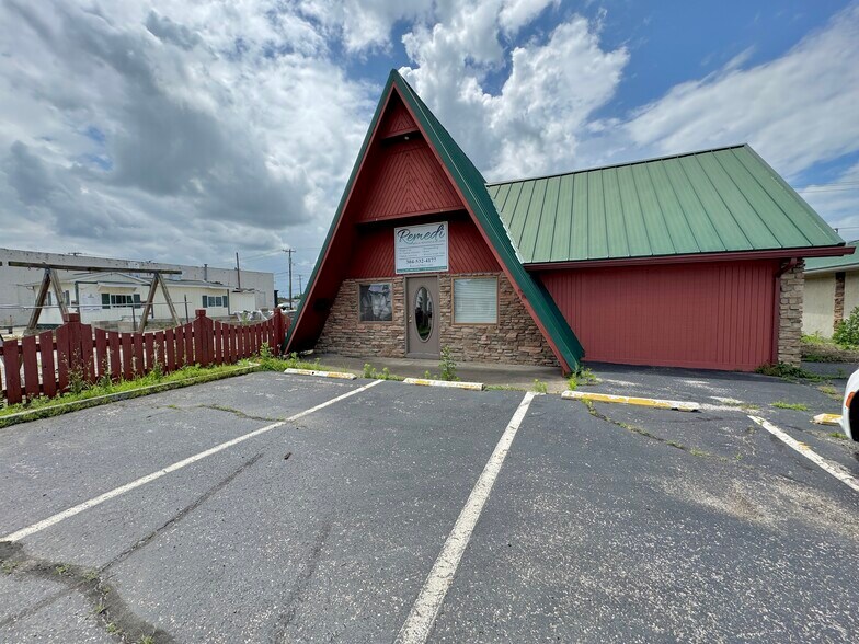 2409 Jackson Ave, Point Pleasant, WV à vendre - Photo du bâtiment - Image 2 de 36