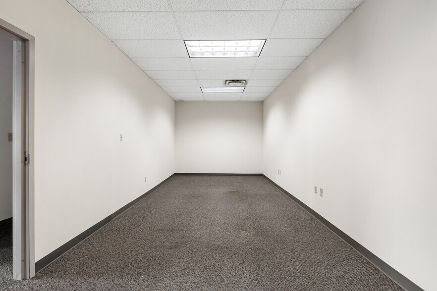 724 N Illinois St, Indianapolis, IN à louer - Photo du bâtiment - Image 3 de 11