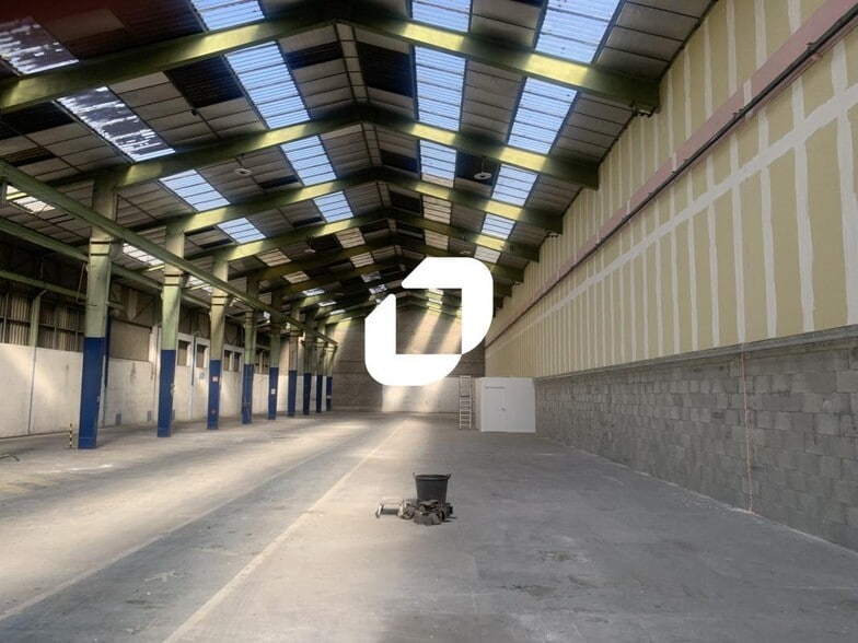 Flex in Villeurbanne for lease - Interior Photo - Image 1 of 13