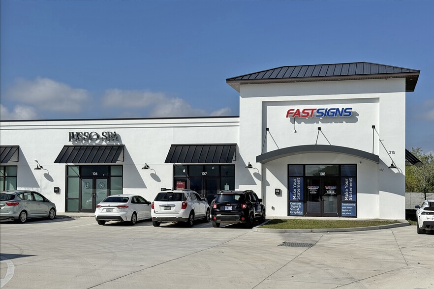 315 S Courtenay Pky, Merritt Island, FL for lease - Building Photo - Image 3 of 11