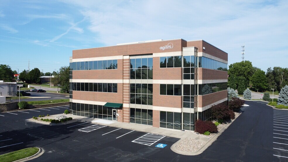 8601 Monrovia St, Lenexa, KS à louer - Photo du bâtiment - Image 2 de 22