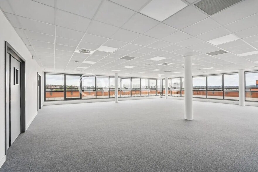 Bureau dans Créteil à louer - Photo du bâtiment - Image 2 de 11