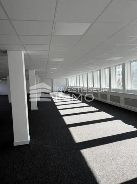 Office in Levallois-Perret for lease - Interior Photo - Image 2 of 4
