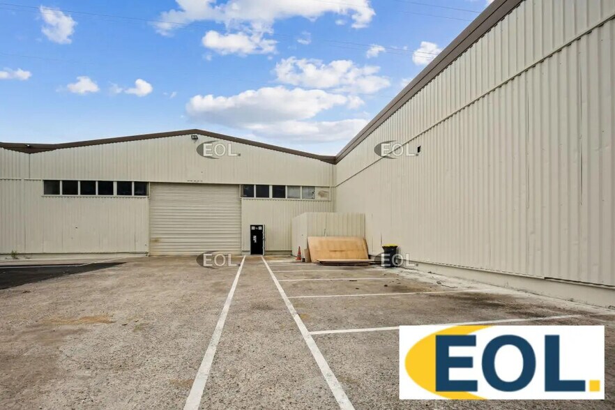Industrial in L'ILE-SAINT-DENIS for lease - Building Photo - Image 2 of 9