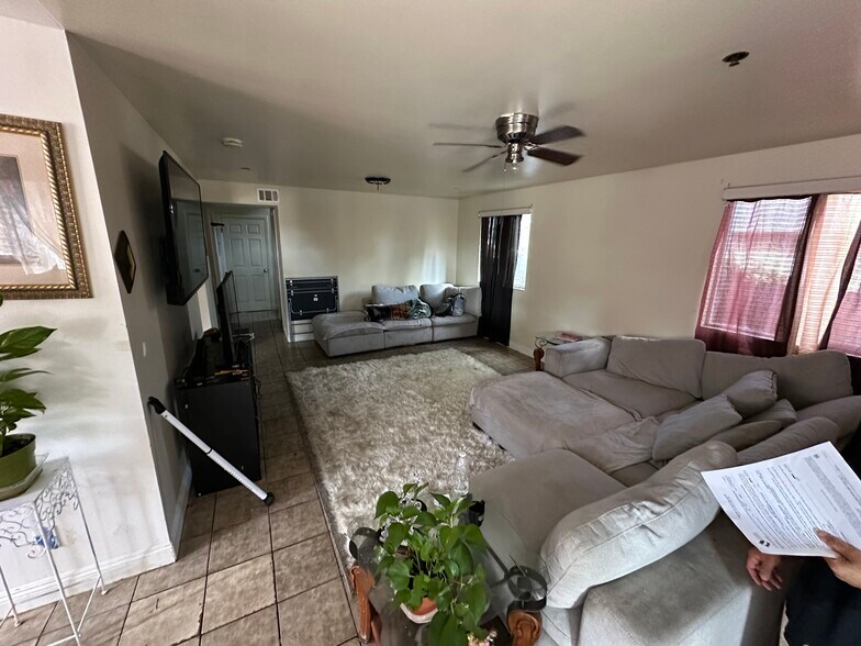 9123 Orchard Ave, Los Angeles, CA for sale - Building Photo - Image 2 of 34