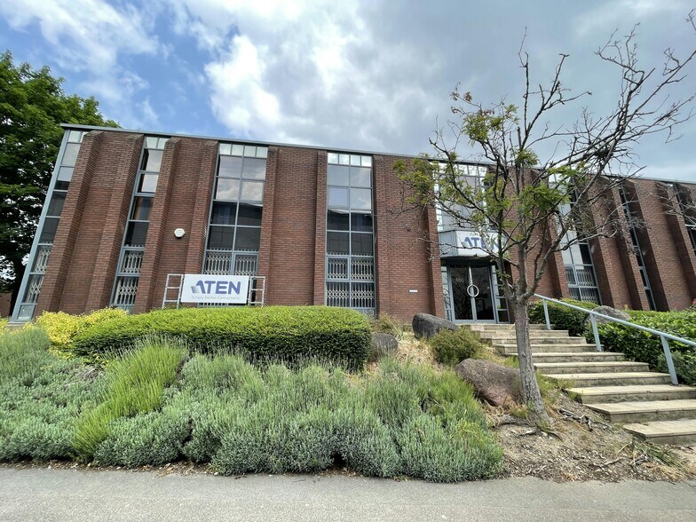 466-467 Malton Ave, Slough à louer - Photo du bâtiment - Image 1 de 6