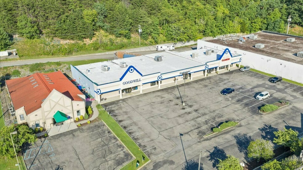 4335 Pheasant Ridge Rd, Roanoke, VA for sale - Building Photo - Image 2 of 4