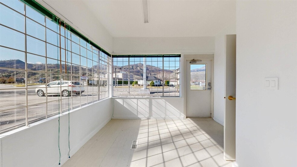 609 Hwy 97, Osoyoos, BC for sale - Interior Photo - Image 2 of 30