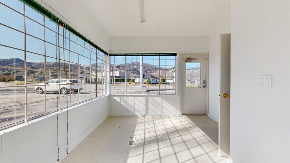 609 Hwy 97, Osoyoos, BC à vendre - Photo intérieure - Image 2 de 30