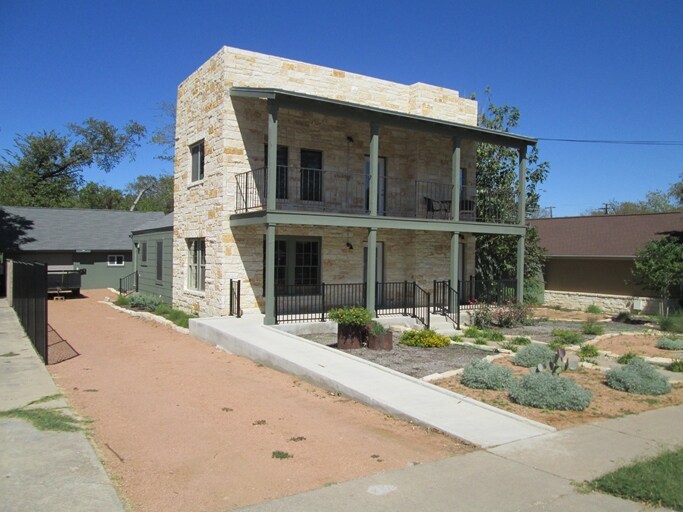 304 E Main St, Round Rock, TX for lease Primary Photo- Image 1 of 9