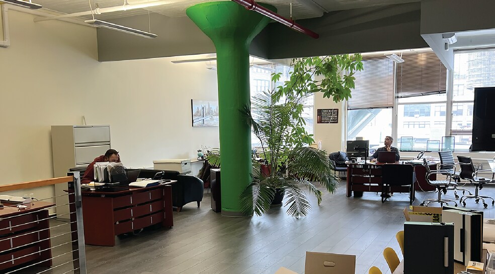 44-01 21st St, Long Island City, NY à louer - Photo du bâtiment - Image 3 de 3