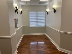 114 W Rockland Rd, Libertyville, IL à louer Photo intérieure- Image 2 de 12