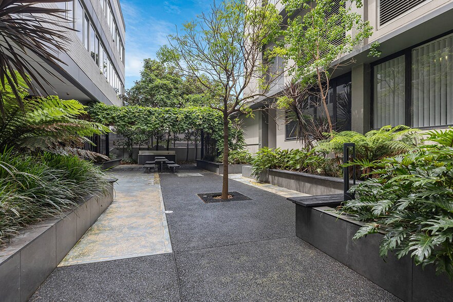 426 King St, Newcastle West for lease - Building Photo - Image 2 of 7