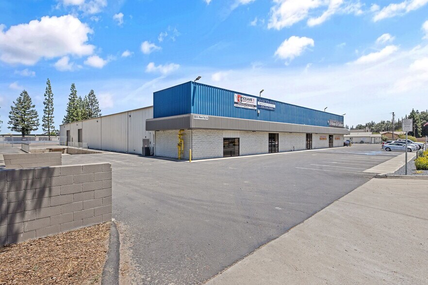 8246 W Mineral King Ave, Visalia, CA à louer - Photo du bâtiment - Image 3 de 13