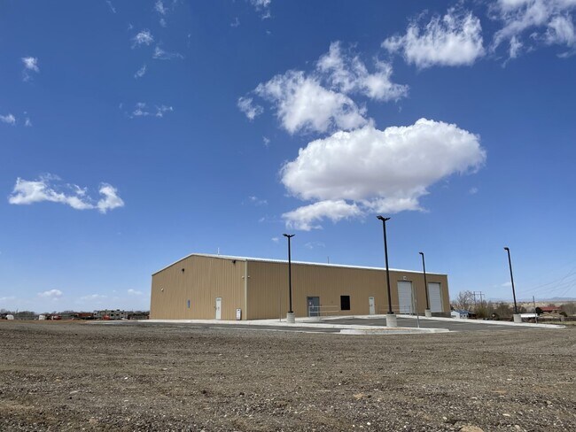 Plus de détails pour 1000 Saint Francis, Taos, NM - Industriel à louer