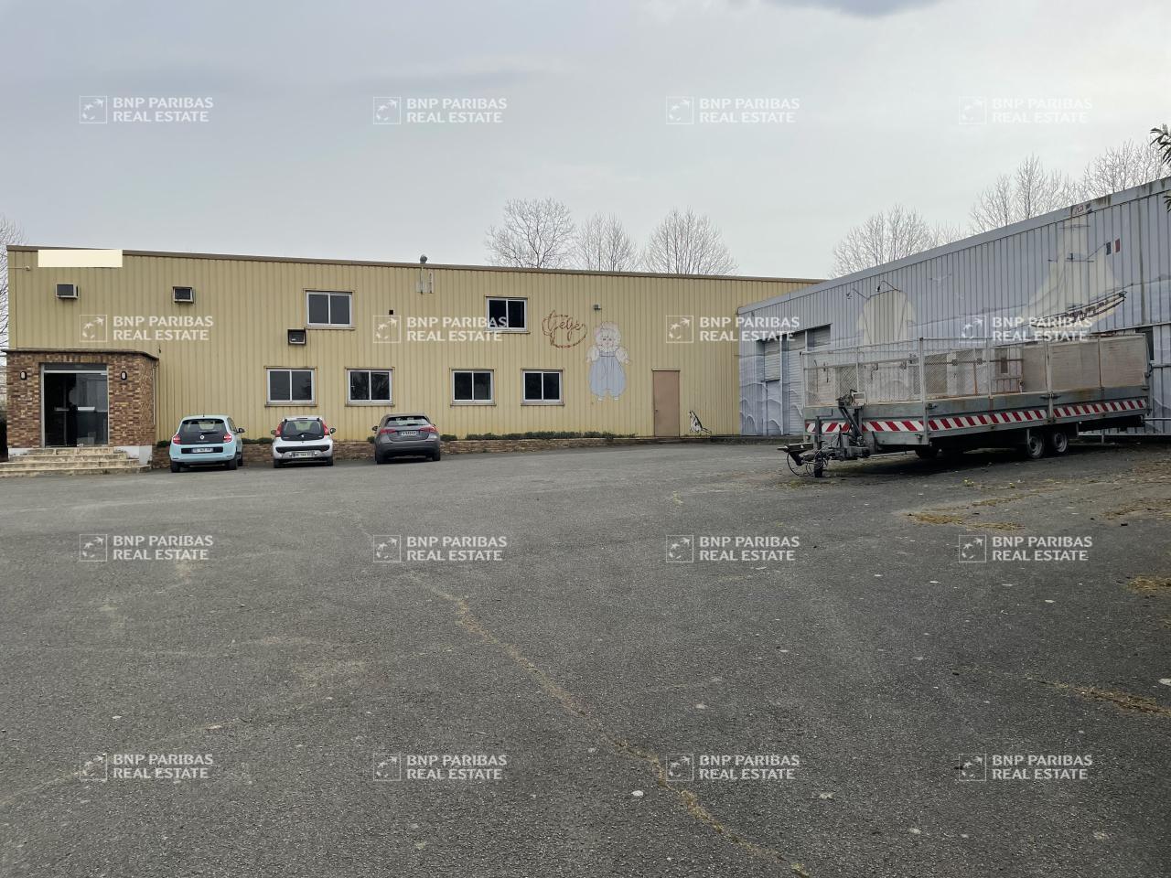 Flex in Les Mureaux for sale Building Photo- Image 1 of 22