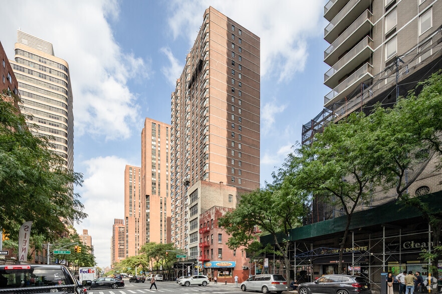 200 E 90th St, New York, NY for lease - Primary Photo - Image 1 of 5