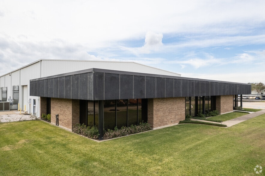 2509 N Frazier St, Conroe, TX for sale - Building Photo - Image 1 of 1