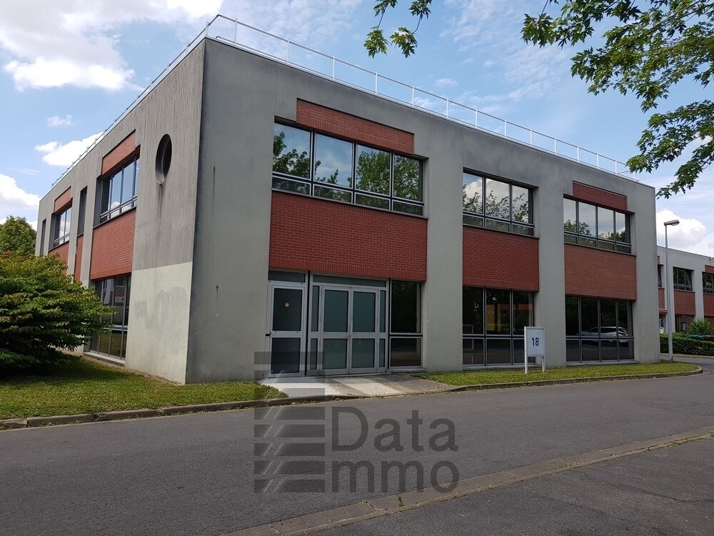 Office in Émerainville for lease Building Photo- Image 1 of 13