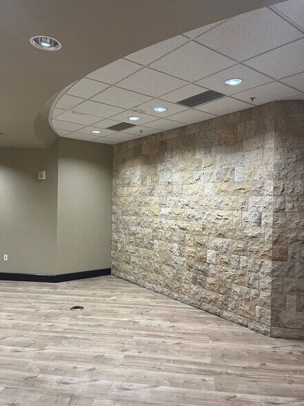 86 N University Ave, Provo, UT à louer - Photo du bâtiment - Image 2 de 34