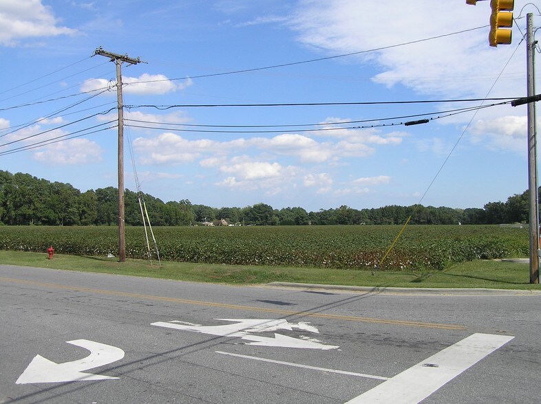 N Road St, Elizabeth City, NC à vendre - Photo du bâtiment - Image 2 de 8