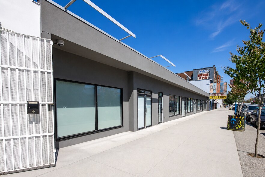 717-727 E Hastings St, Vancouver, BC à louer - Photo du bâtiment - Image 3 de 6