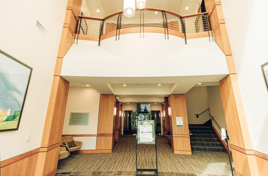 11740 SW 68th Pky, Tigard, OR à louer - Photo du bâtiment - Image 2 de 3