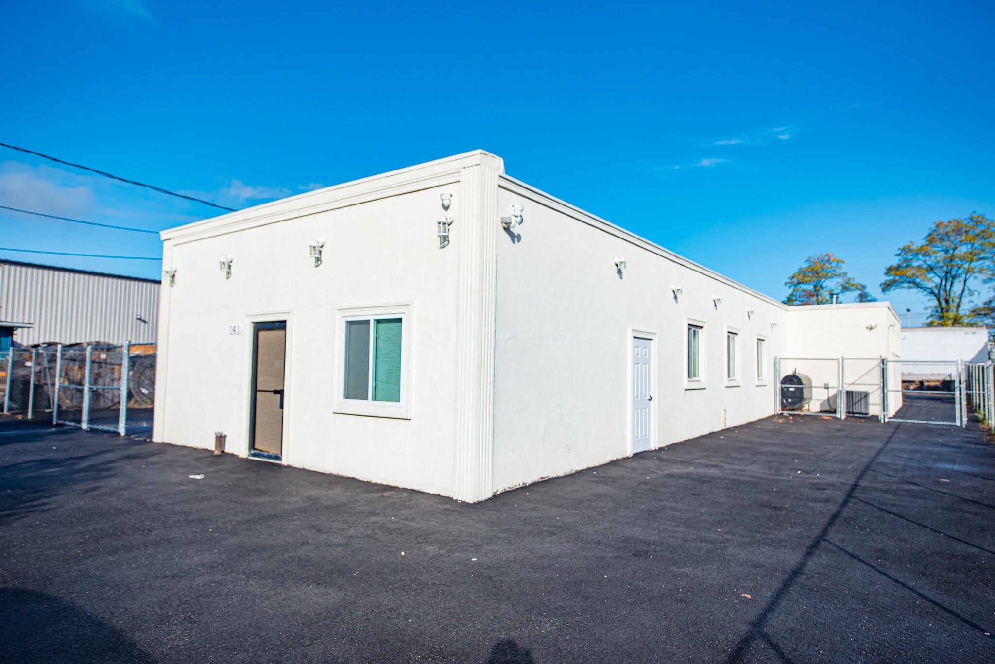 141 Pine Aire Dr, Bay Shore, NY for sale Primary Photo- Image 1 of 13