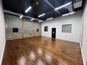 610 Elm St, McKinney, TX for lease Building Photo- Image 2 of 2