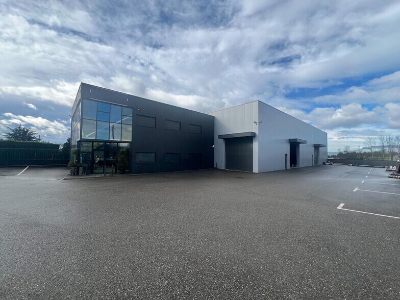 Flex in Saint-Sorlin-de-Vienne for lease - Building Photo - Image 1 of 6