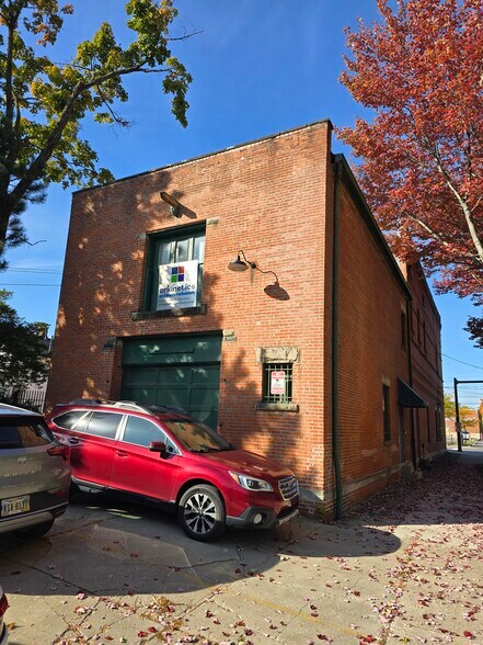 3723 Pearl Rd, Cleveland, OH à louer - Photo du bâtiment - Image 2 de 19