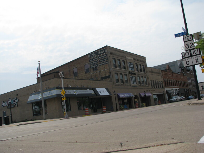 124 N Broadway, De Pere, WI à louer - Photo du bâtiment - Image 3 de 17