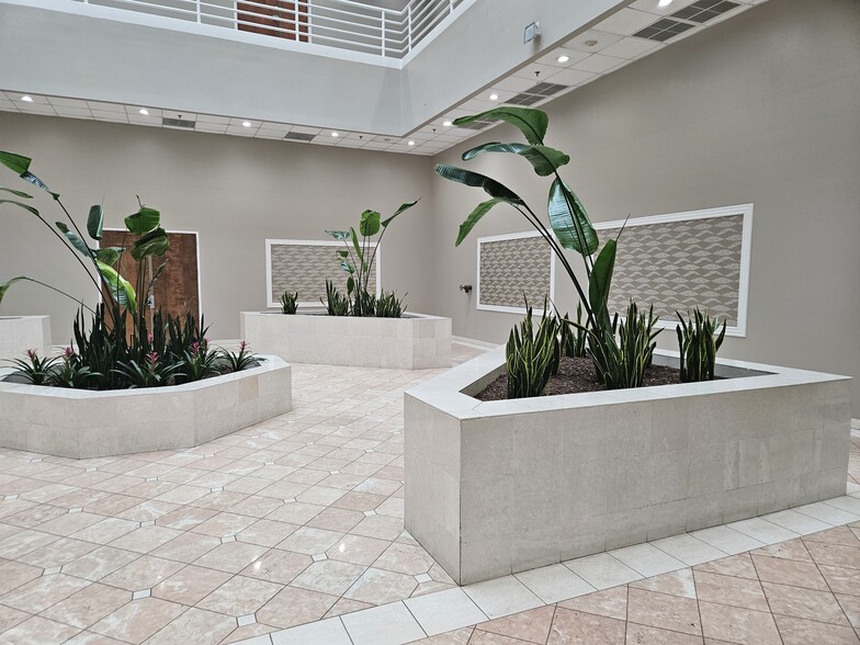 2841 Hartland Rd, Falls Church, VA for sale - Lobby - Image 3 of 14