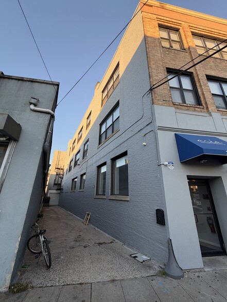 226 New Brunswick Ave, Perth Amboy, NJ à vendre - Photo du bâtiment - Image 3 de 45