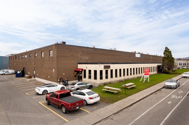 More details for 401-425 Blvd Montpellier, Montréal, QC - Industrial for Lease
