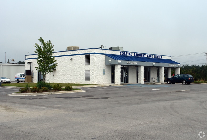 4314 Henderson Dr, Jacksonville, NC for sale - Primary Photo - Image 1 of 68