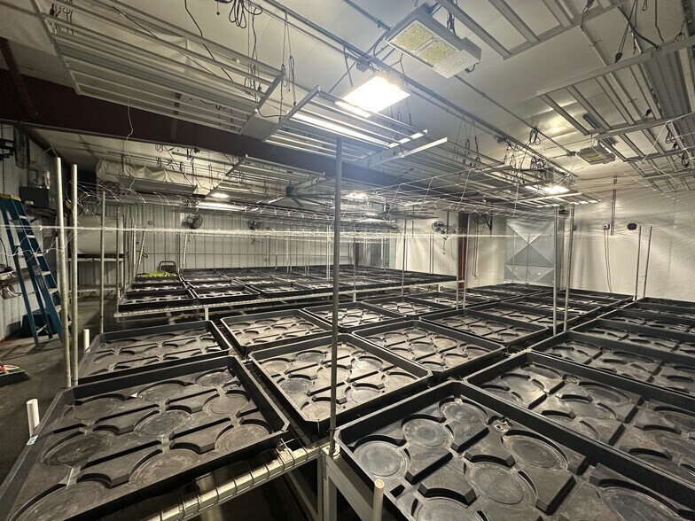 3129 E Laketon Ave, Muskegon, MI à vendre - Photo du bâtiment - Image 3 de 18