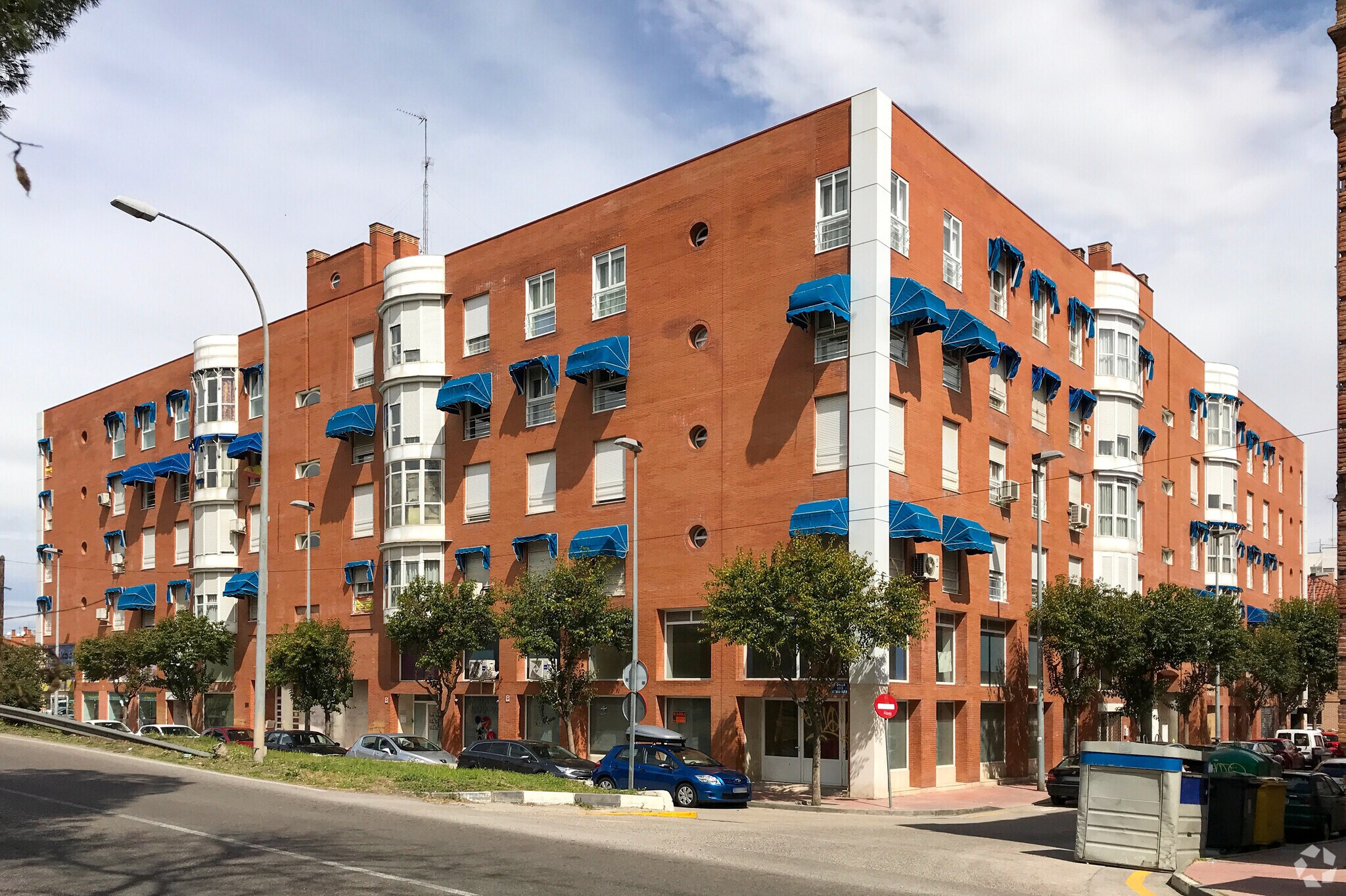 Immeuble residentiel dans Alcalá de Henares, Madrid à vendre Photo principale- Image 1 de 3