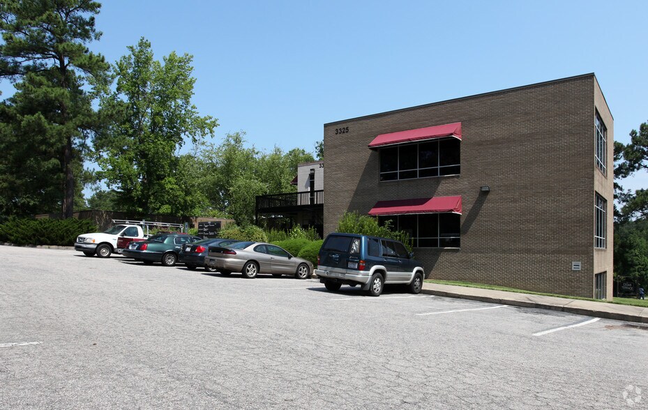 3325 Durham Chapel Hill Blvd, Durham, NC à louer - Photo du bâtiment - Image 3 de 7