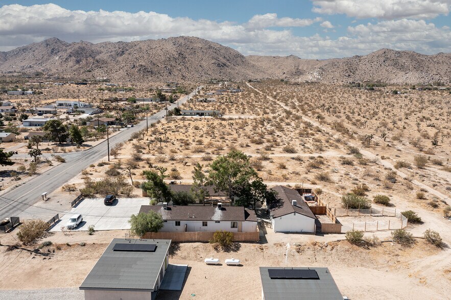 7382 Olympic Rd, Joshua Tree, CA à vendre - Photo du bâtiment - Image 3 de 22