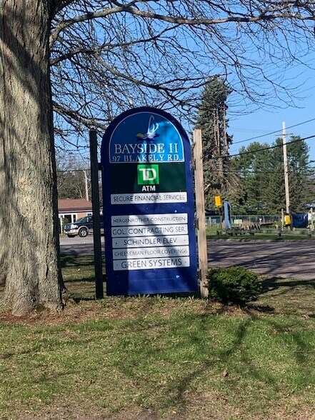 97 Blakely Rd, Colchester, VT à louer - Photo du bâtiment - Image 2 de 8